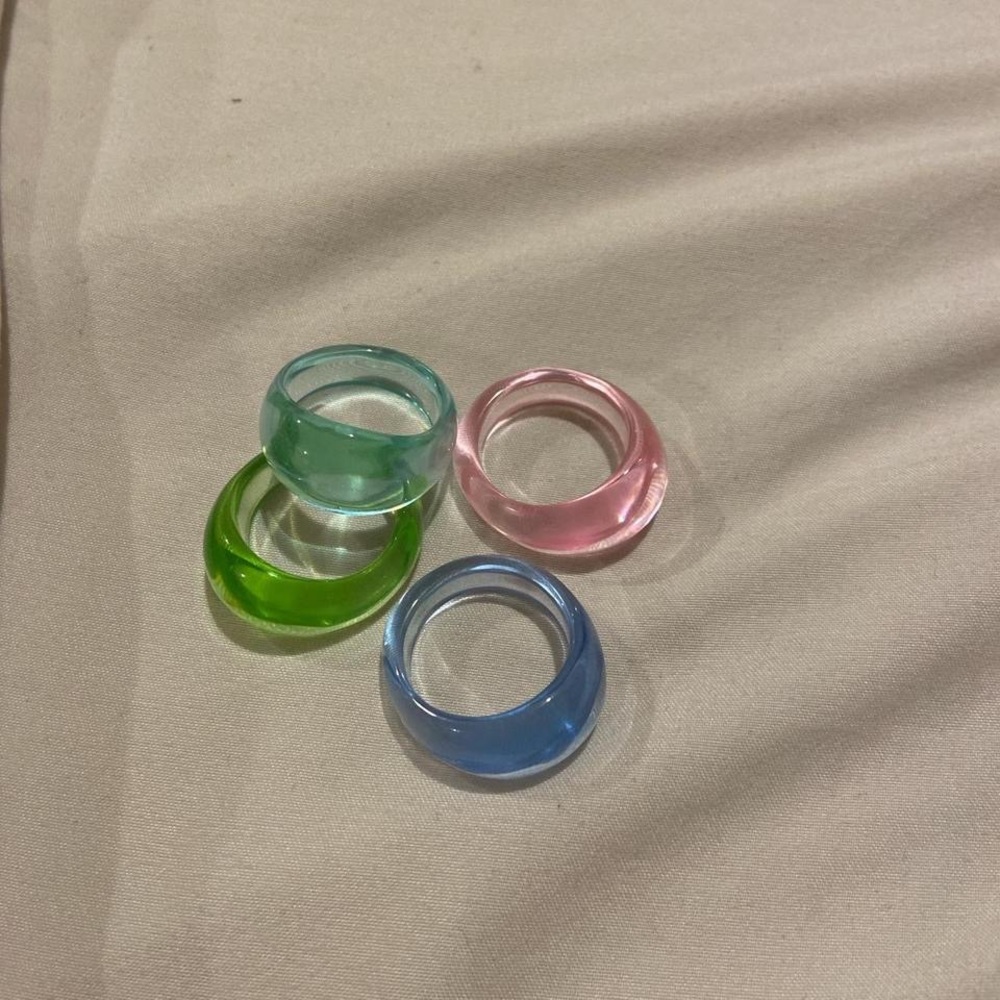 4 resin rings pink, green, light blue, dark blue